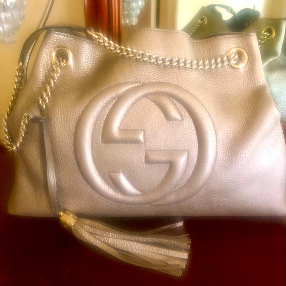 Gucci Interlock Metallic Gold Medium Soho shoulder bag! 100% authentic. 👛💕